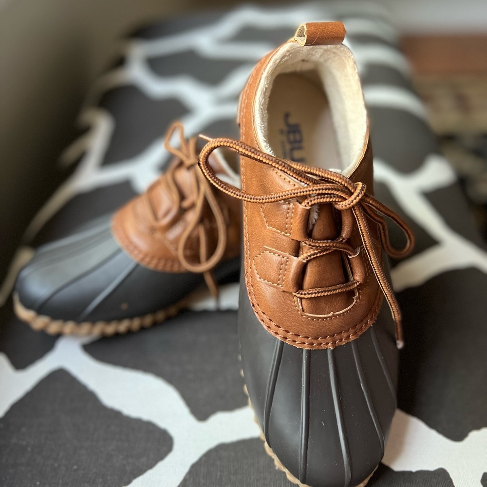 Rain shoes- warm, fuzzy insole